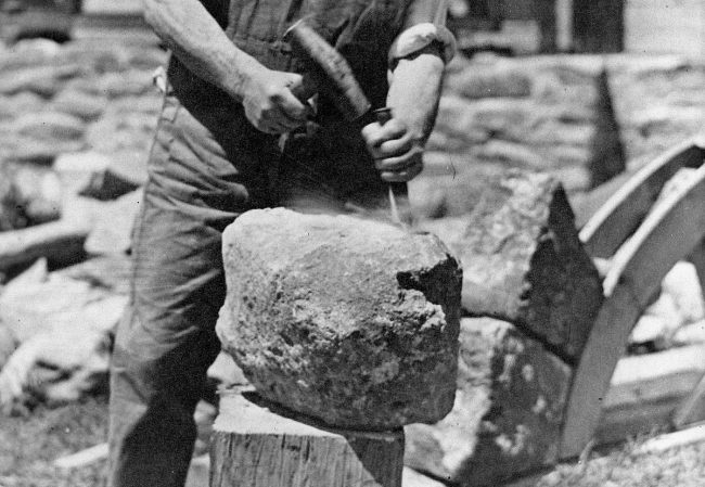 a-pedra-bruta-o-maco-e-o-cinzel Trabalho sobre a Pedra Bruta, o Maço e o Cinzel na maçonaria